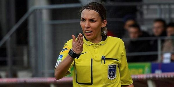 Arbitrage : Stéphanie Frappart va devenir la première femme à arbitrer un match de Ligue 1