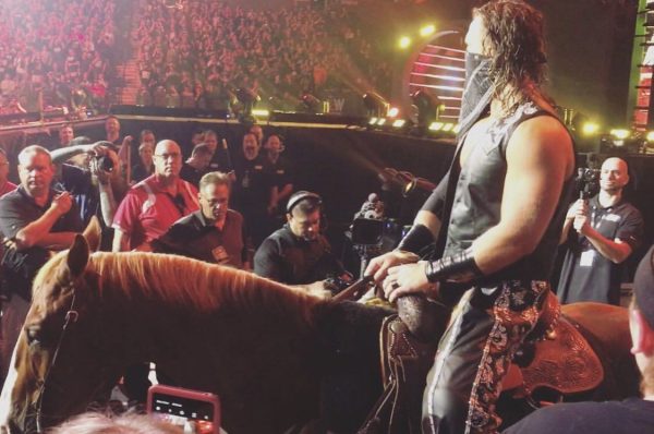 Quand Adam Page surnomme son cheval en référence à Triple H