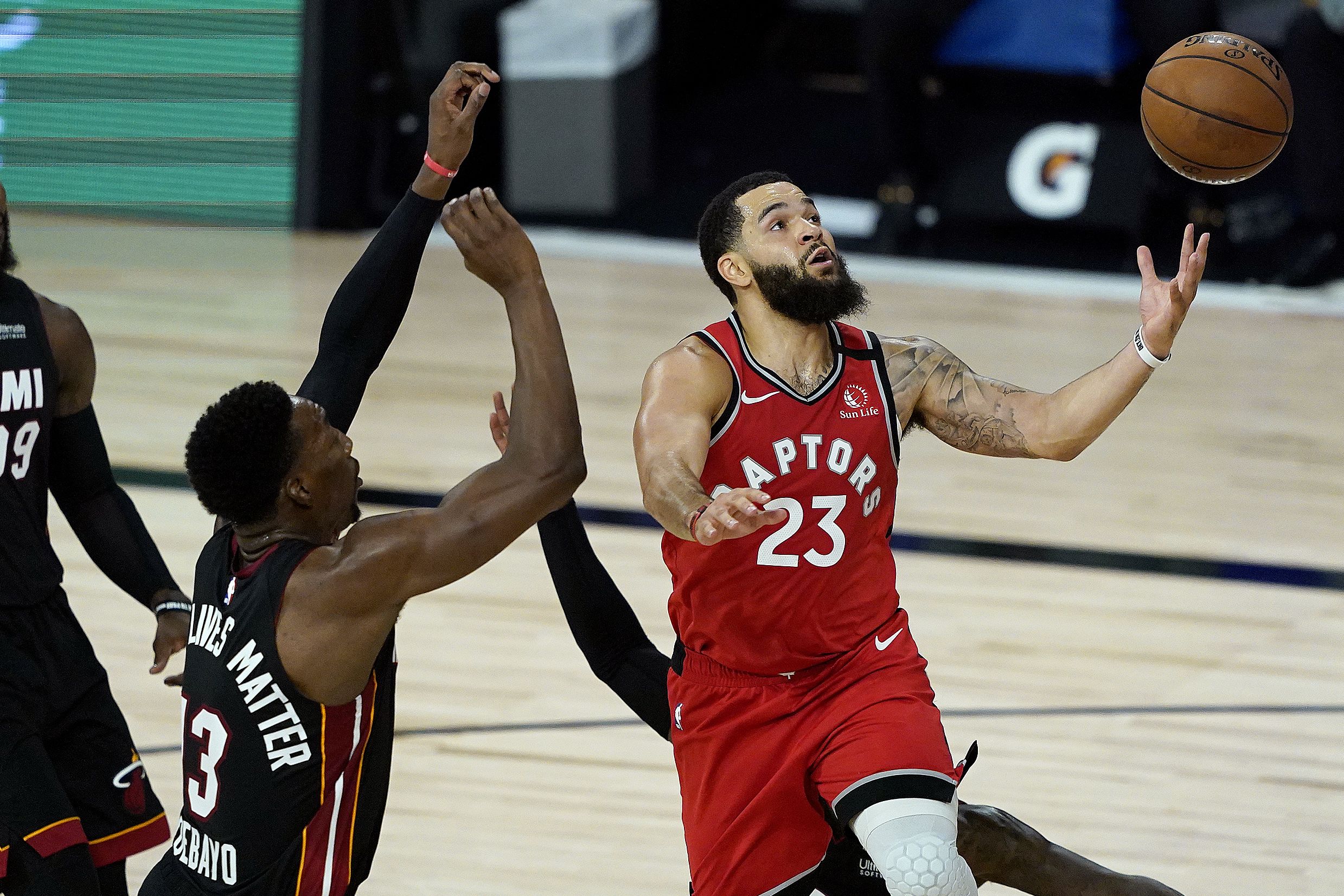 NBA – VanVleet prend feu, Denver à la relance après prolongation