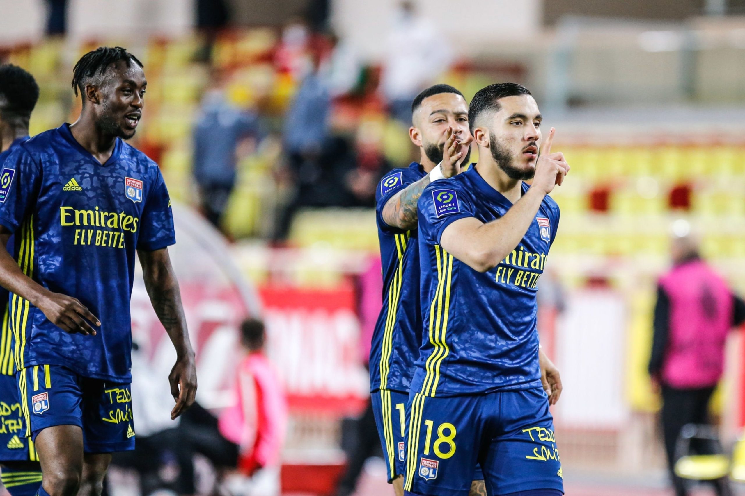 Lyon s’impose miraculeusement à Monaco (2-3) et reste en vie