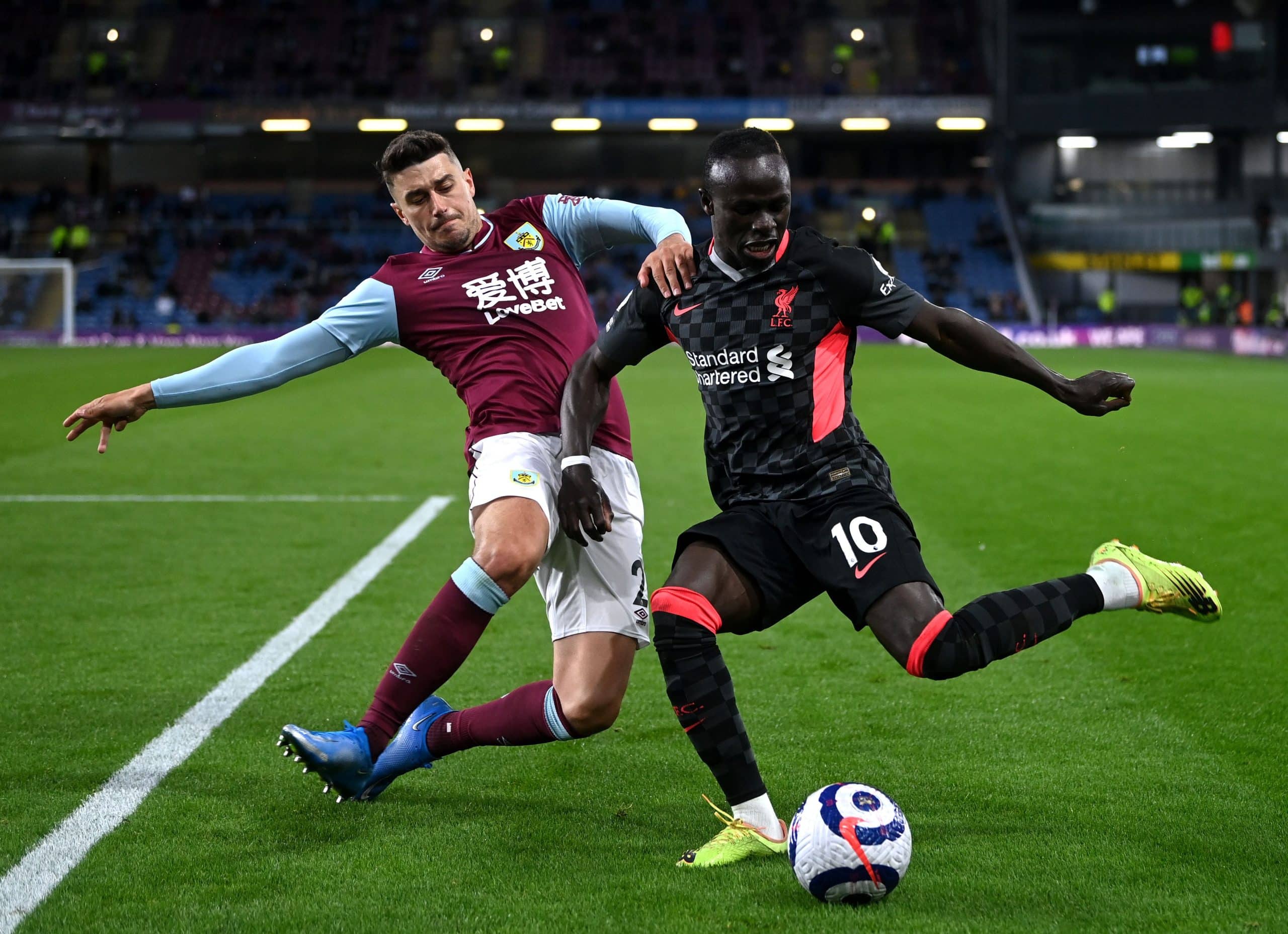 Premier League : Liverpool, domine Burnley et subtilise la 4e place