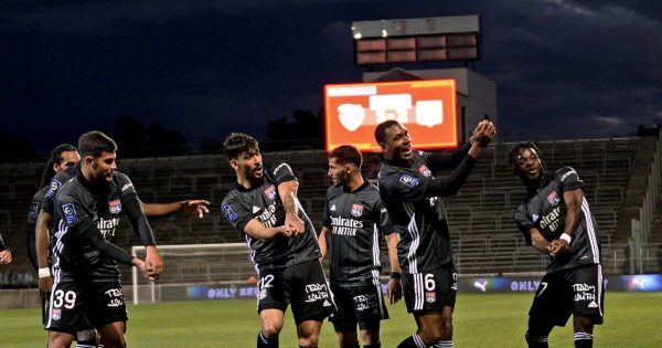 Ligue 1 : Lyon s’impose à Nîmes et s’offre un sursis