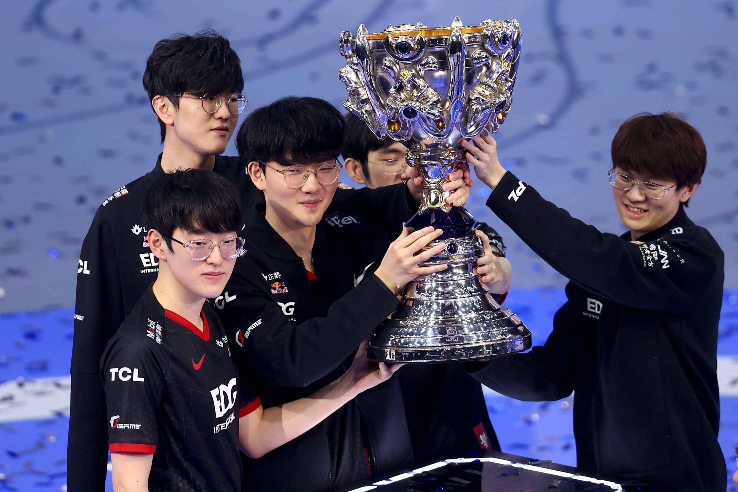 Les 30 Moments marquants de 2021 : Edward Gaming ramène les Worlds en Chine