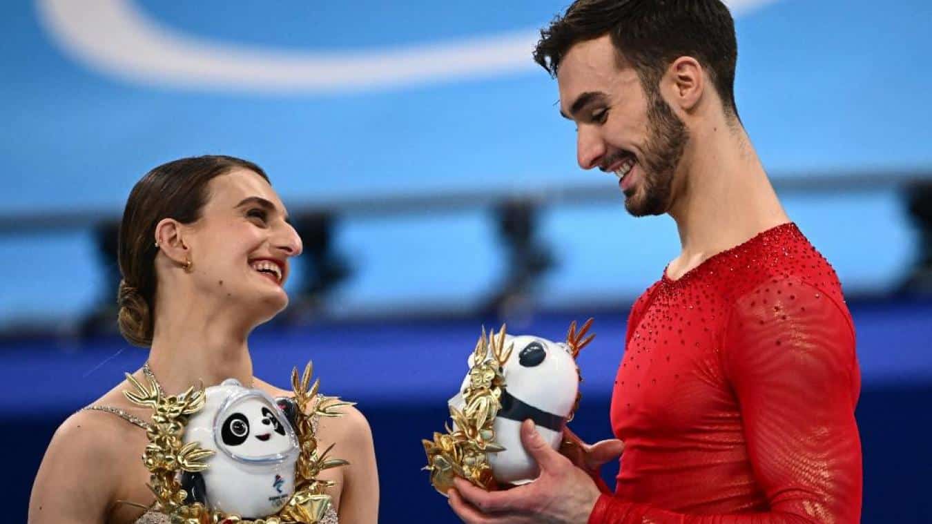 JO 2022 – De quoi sont faites les médailles olympiques ? Pourquoi les athlètes reçoivent des pandas sur le podium ?