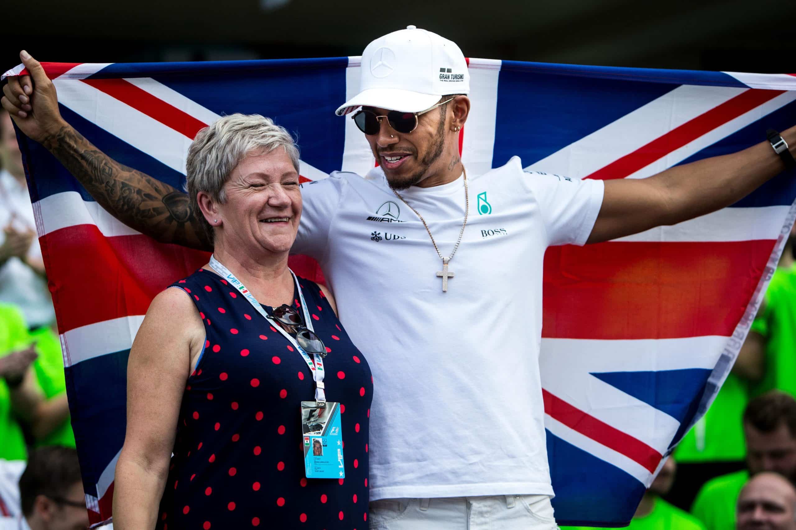 Lewis Hamilton change de nom pour rendre hommage à sa mère