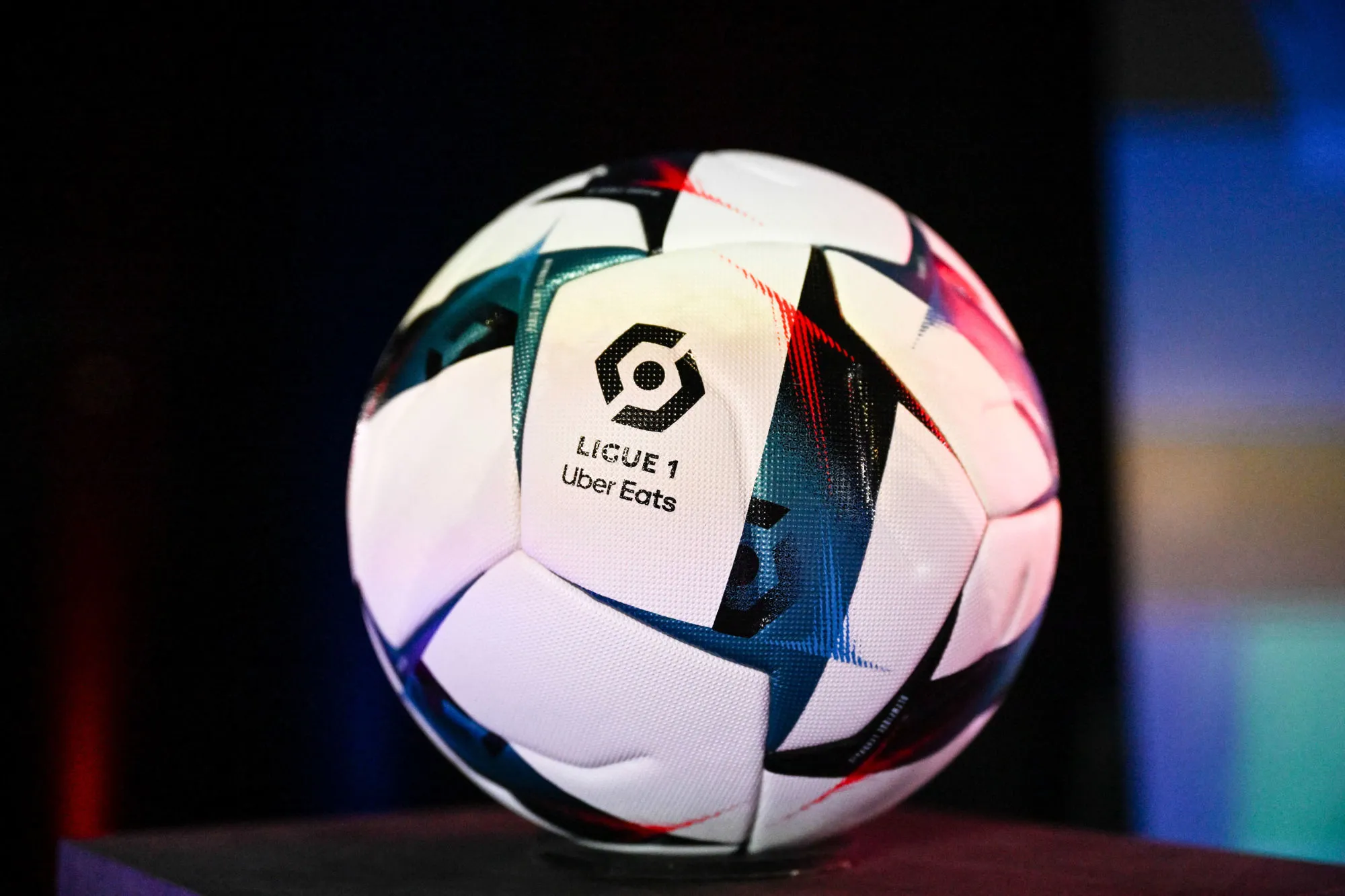 KIPSTA dévoile le ballon officiel de la saison 2022-23 de la Ligue 1