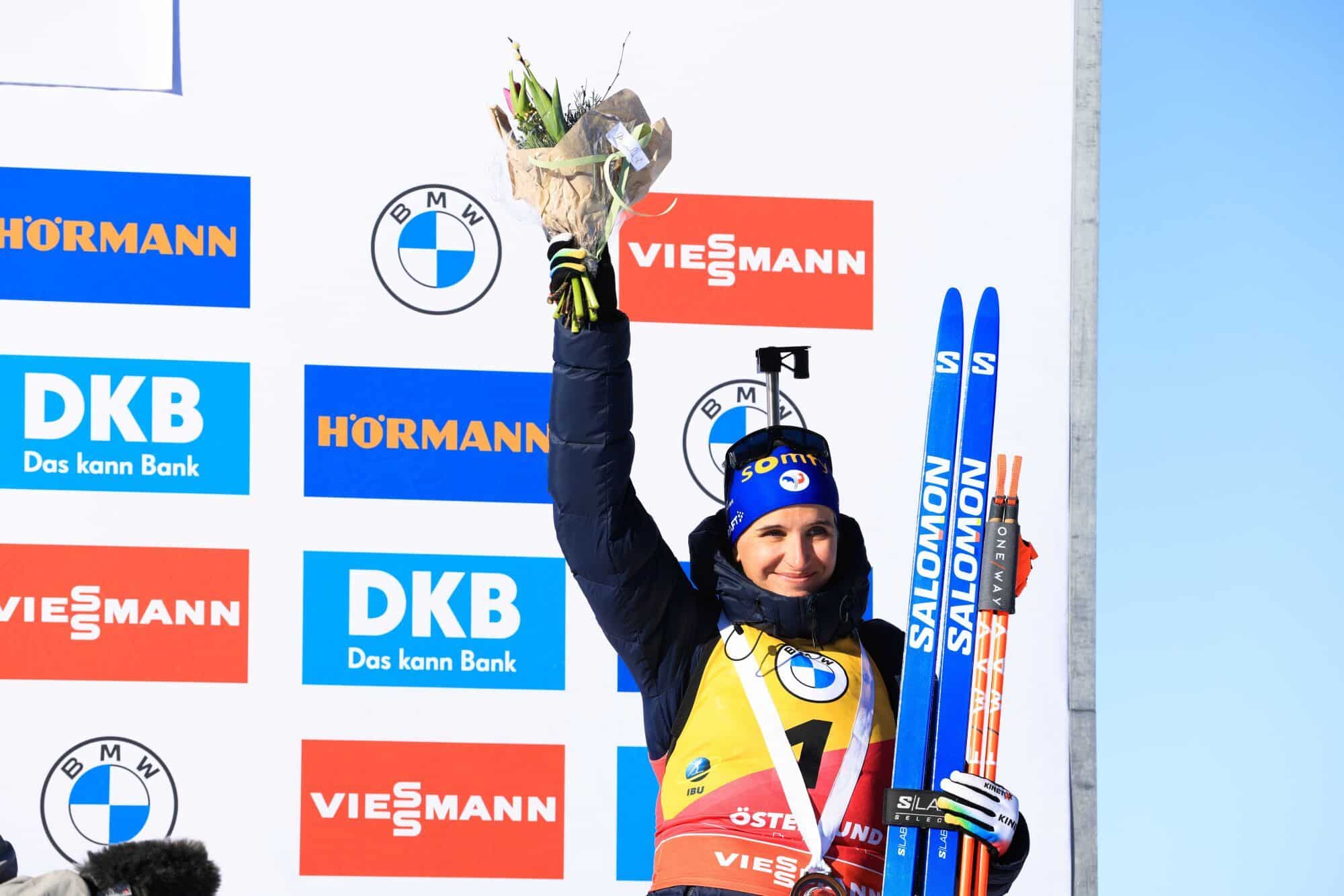 Coupe du Monde Biathlon 2022 / 2023 : Julia Simon remporte le Gros Globe de Cristal !