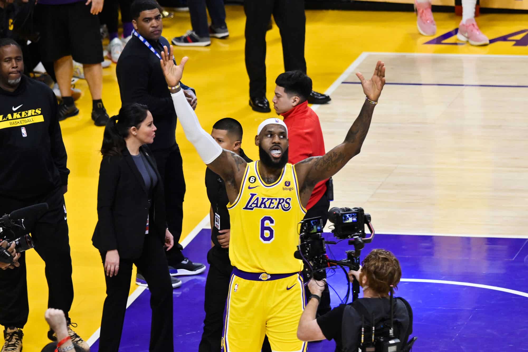 Playoffs NBA 2023 : LeBron James, inoxydable, porte les Lakers face à Memphis