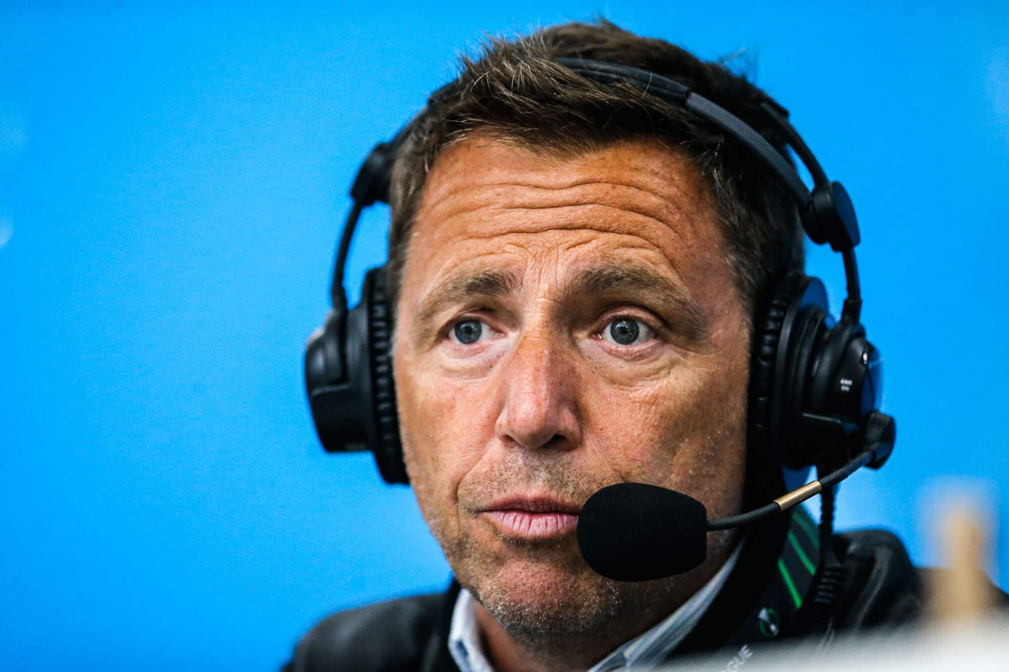 PSG : “C’est un petit agneau”, Daniel Riolo détruit Bradley Barcola (Vidéo) !