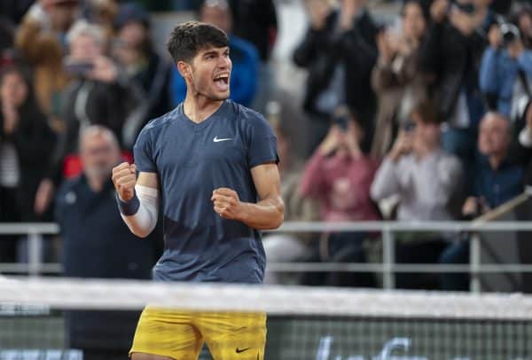 Roland Garros : une légende du tennis s’enflamme pour Carlos Alcaraz
