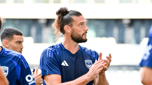 Bordeaux : Carroll à peine au-dessus du SMIC, salary cap…Les salaires des Girondins