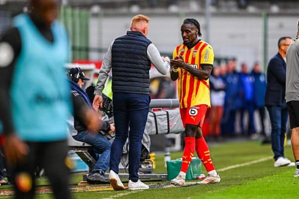 RC Lens : Nzola suspendu 2 matchs, un nouveau casse-tête se prépare pour Will Still