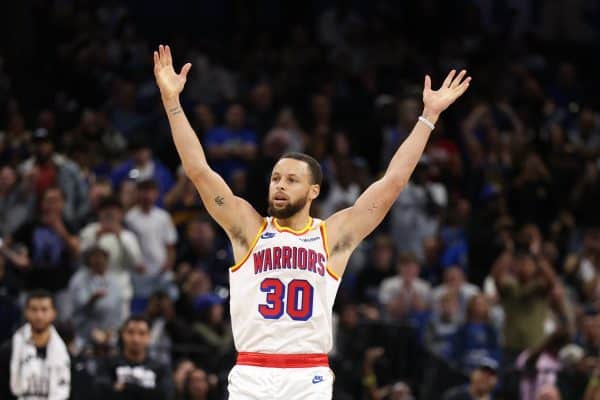 NBA : Stephen Curry égale un étonnant record et rejoint Wilt Chamberlain