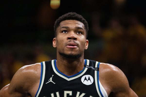 NBA : La folle rumeur qui éloigne Giannis Antetokounmpo des Spurs