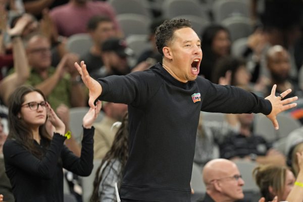 NBA : Pourquoi la défaite des Spurs face aux Suns doit inquiéter Mitch Johnson