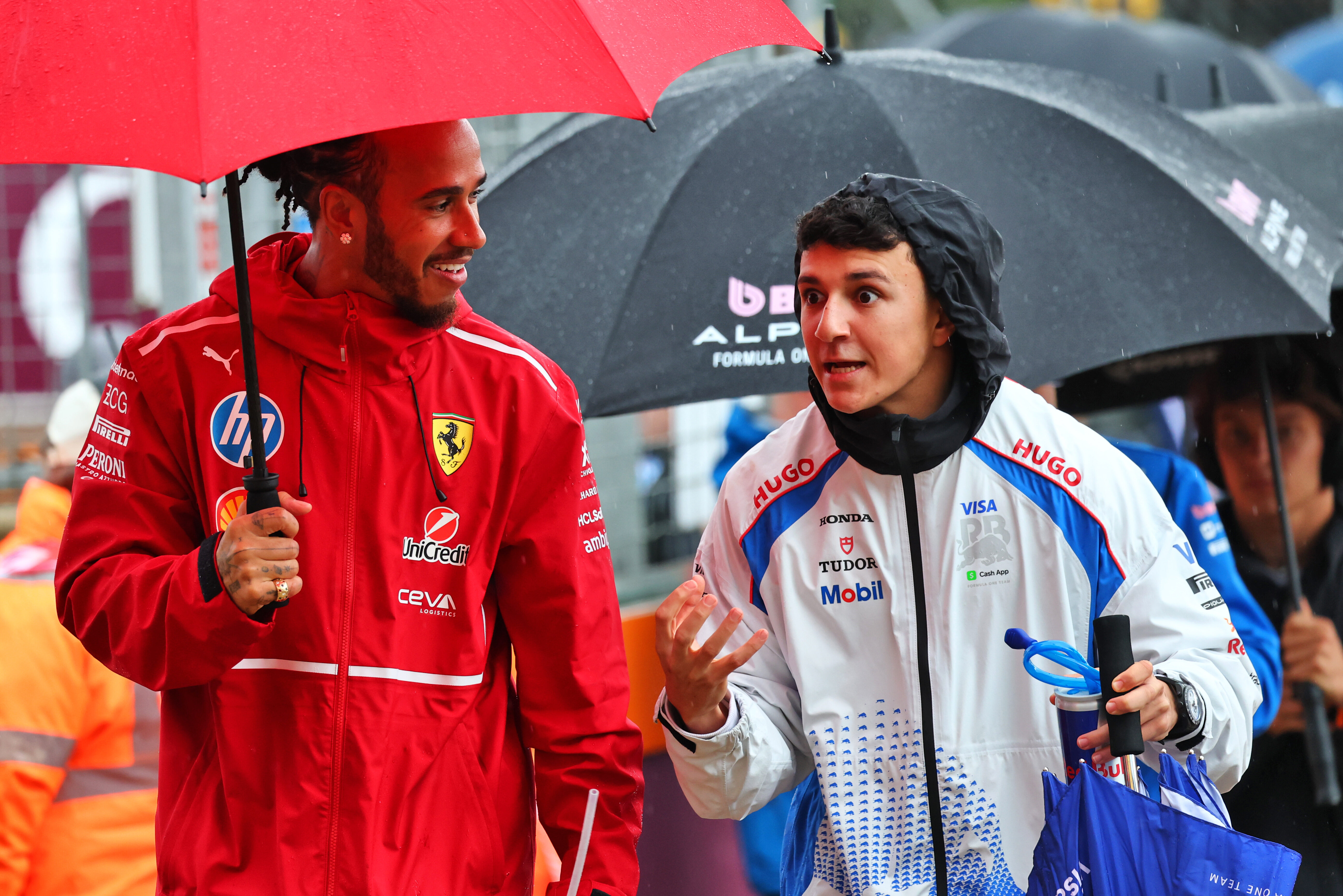 F1 : Lewis Hamilton critique Red Bull, l’alerte est lancée pour Isack Hadjar