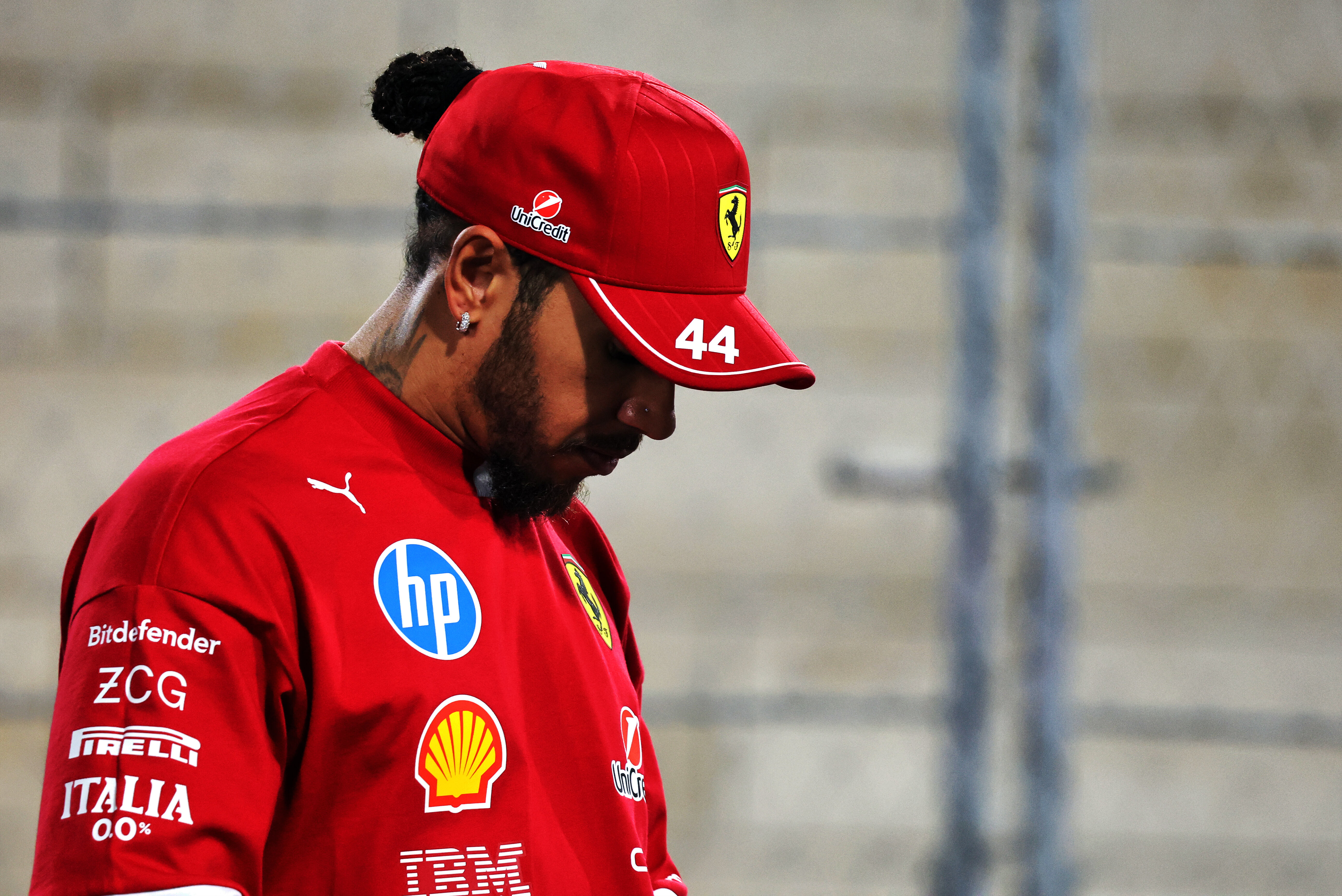 Ferrari : Lewis Hamilton remplacé par Leclerc pour le GP d’Abou Dabi