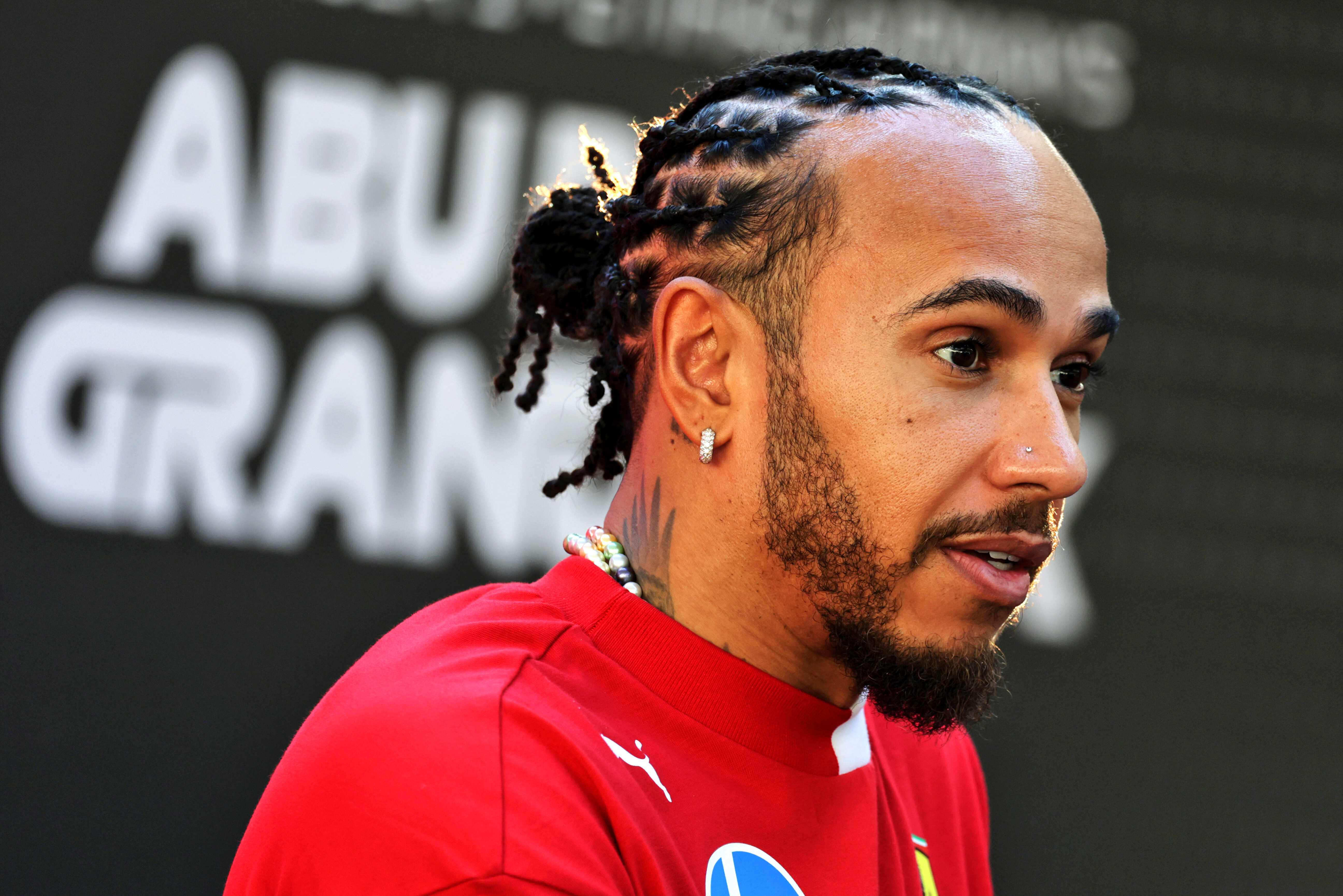 F1 : “Je ne suis pas sûr que vous allez aimer ça” — Hamilton donne le ton pour 2026